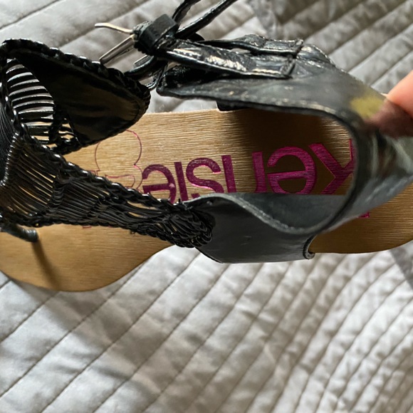 Black and Tan flat sandal - Picture 4 of 5